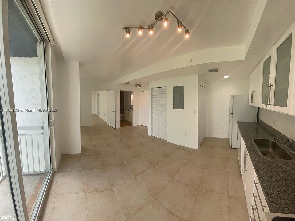 1st image of 275 NE 18th St APT 509