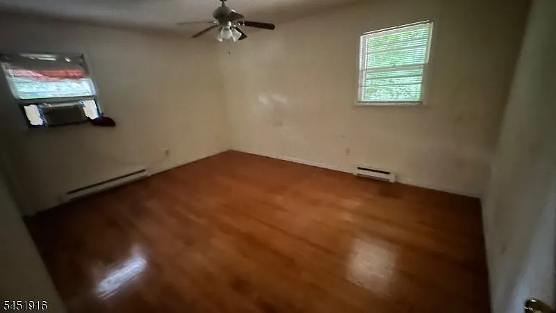4 bed, 1.5 bath, $3,400 — Photo 4