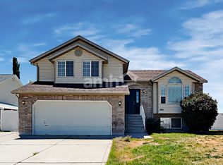 3895 Cascades Cir, Syracuse, UT 84075