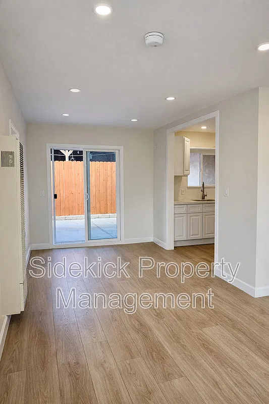 3 bed, 2.0 bath, 852 sqft, $2,900 — Photo 4