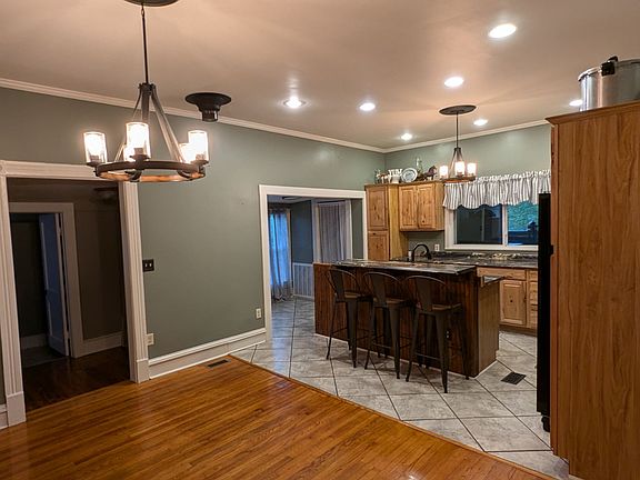 5th image of 132 Oak Hill Cir