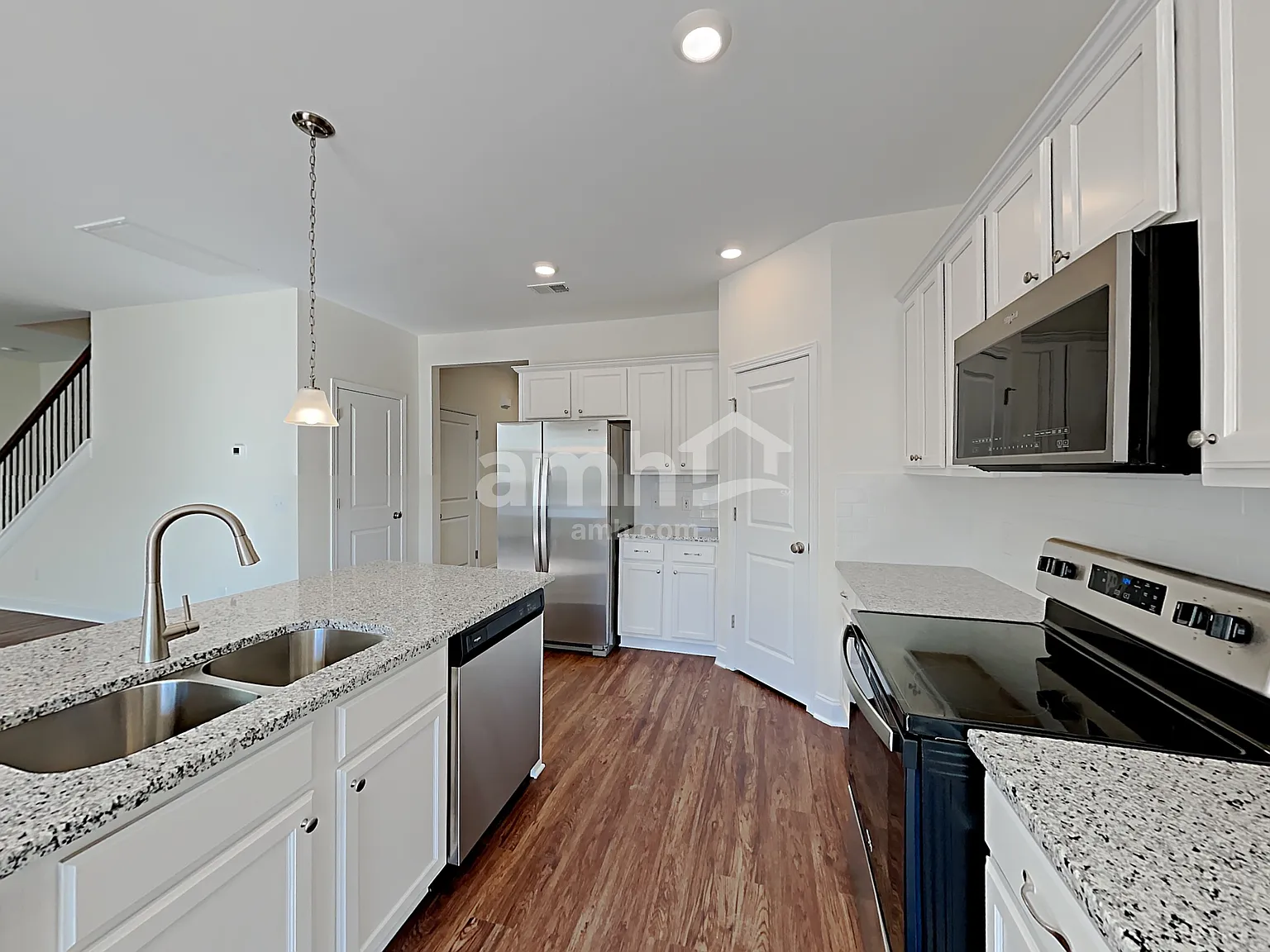 4 bed, 2.5 bath, 2297 sqft, $2,735 — Photo 4