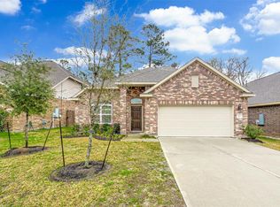 66 Hallmark Dr, Conroe, TX 77304