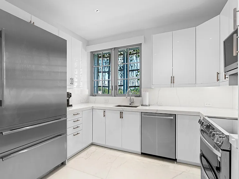 247 Worth Ave #PENTHOUSE — Photo 34