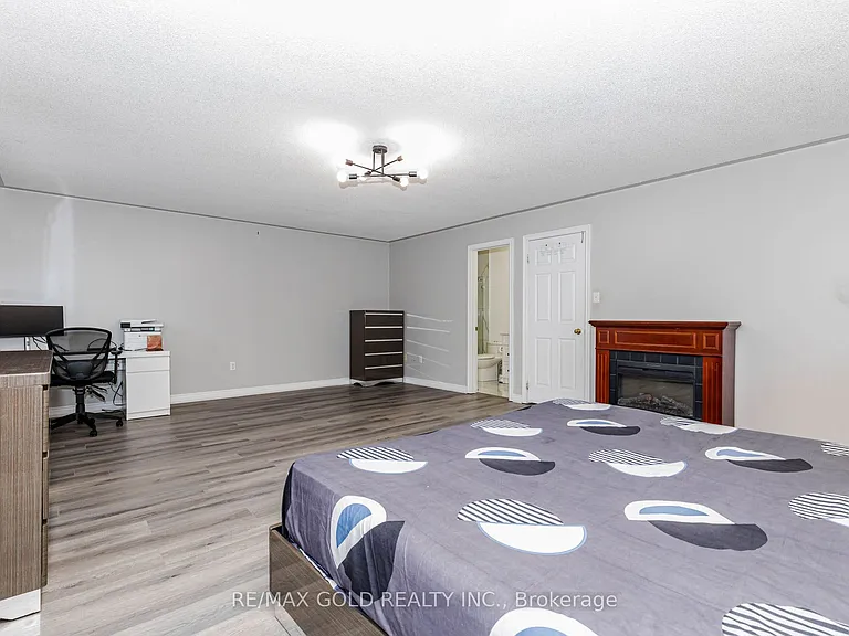 93 Footbridge Cres #UPPER LEVEL ONLY — Photo 15