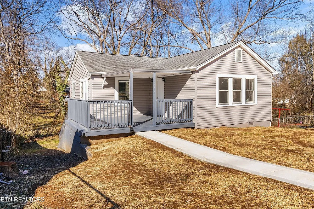 Building Photo - 3615 Lilac Ave
