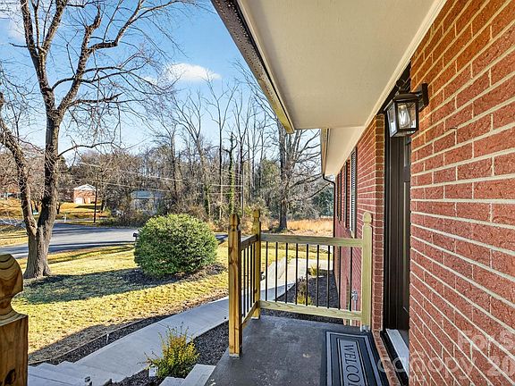 3rd image of 1780 23rd Avenue Ln NE