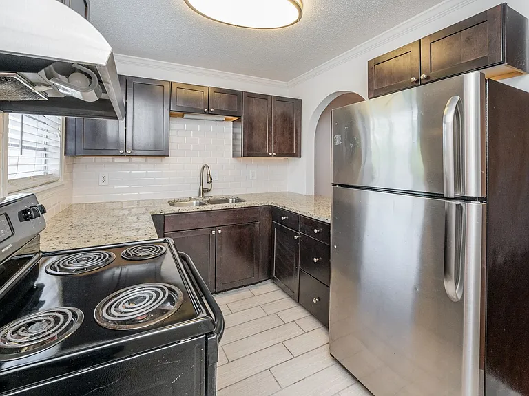 3200 Hillside Ave — Photo 13