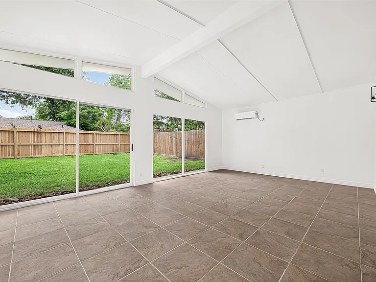 5422 Hummingbird St — Photo 35