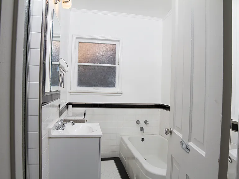 1126 Hacienda Pl #1120 — Photo 9