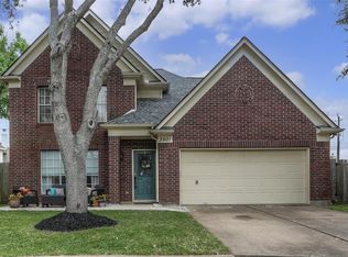 3901 Cedarwood Dr, Pearland, TX 77584