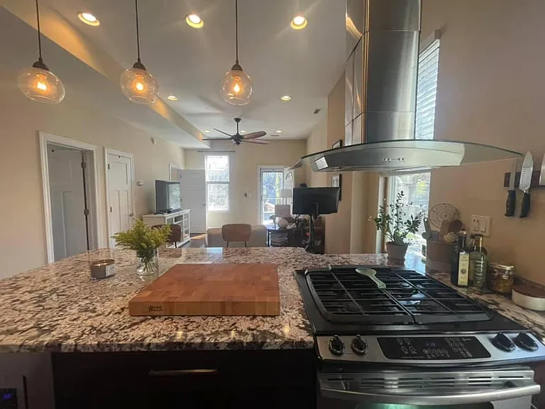1101 N Winchester Ave #2R — Photo 5