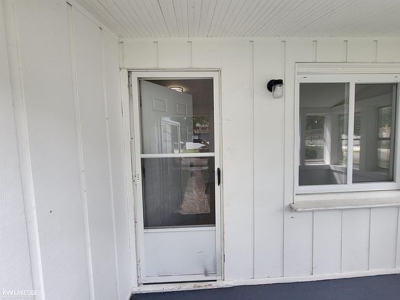 4th image of 130 Meadle St