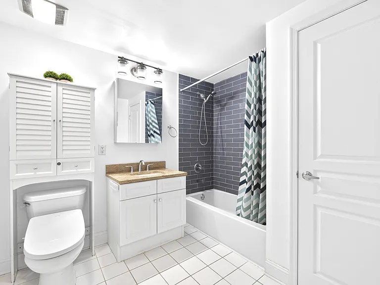 1331 Grand St — Photo 11