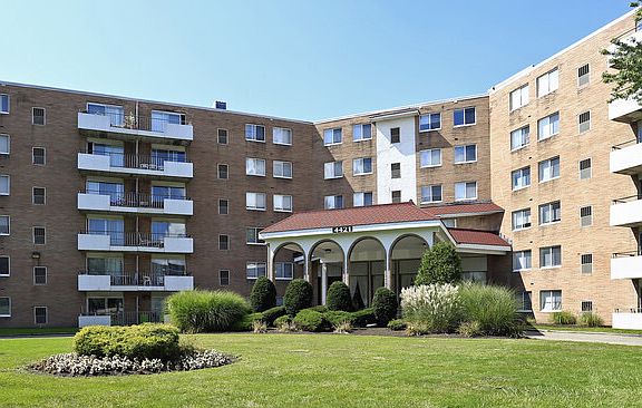 3rd image of 135 Chestnut Ln #101