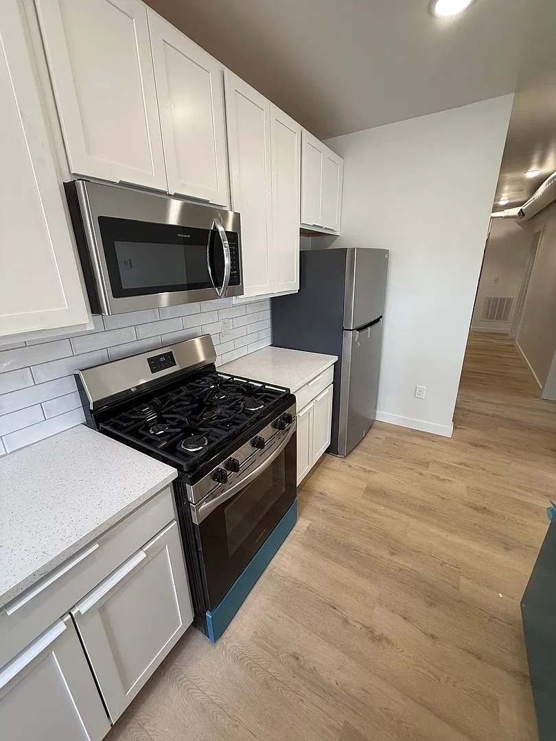 24 W 10th St — Photo 1