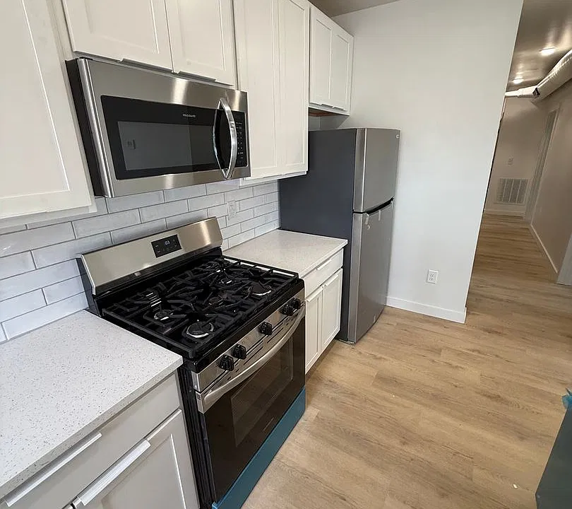 24 W 10th St #2