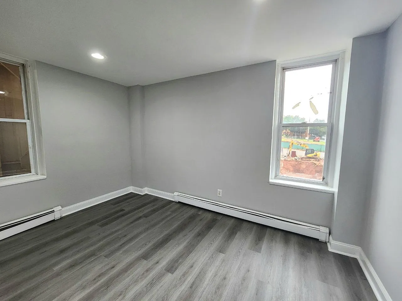 3 bed, 950 sqft, $1,995 — Photo 3