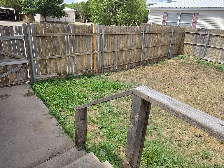 1617 E Brazos St — Photo 38