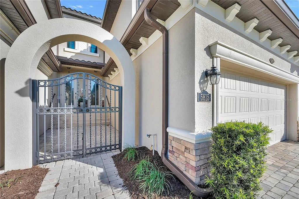 3 bed, 2.0 bath, 2108 sqft, $3,500 — Photo 2