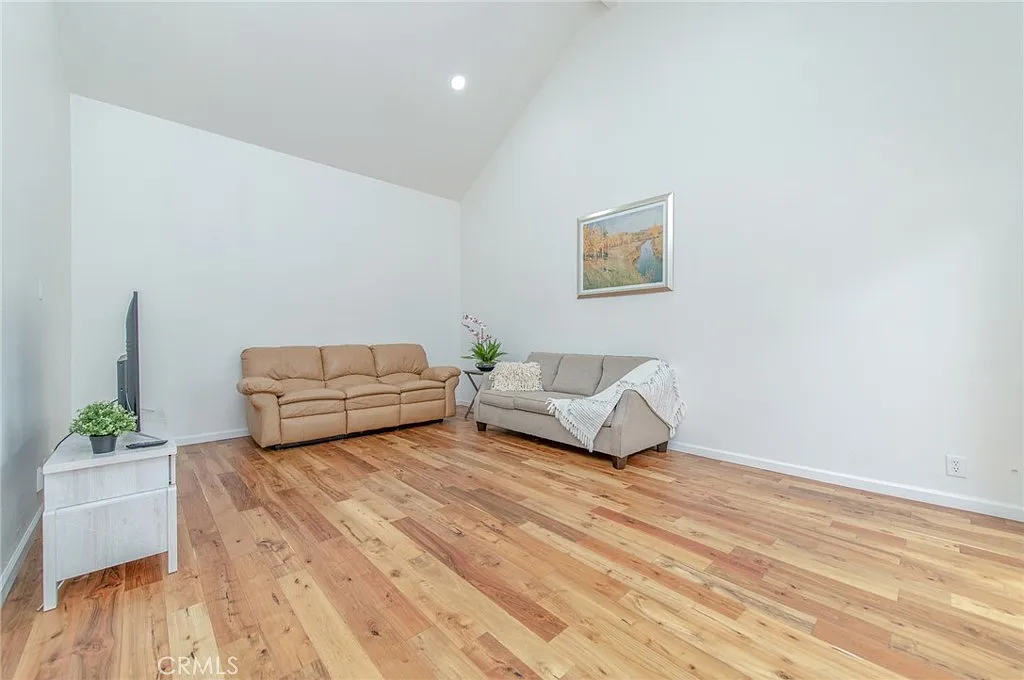 3 bed, 2.5 bath, 1305 sqft, $5,000 — Photo 4