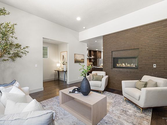 5th image of 2834 S Trailwood Way