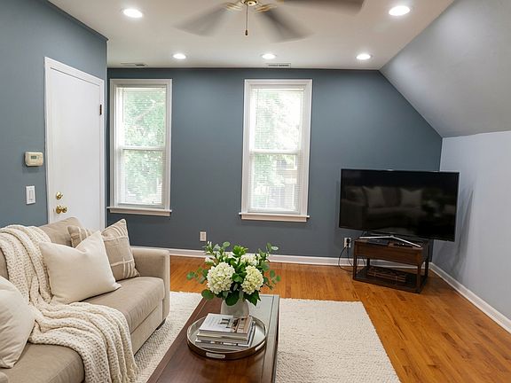 3rd image of 2329 W McLean Ave