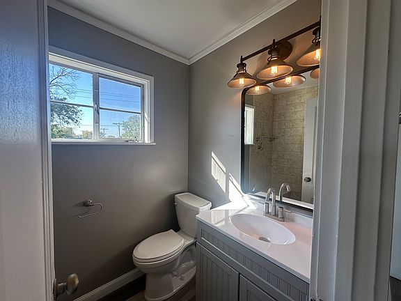 3rd image of 112 E Beloit Ave #112