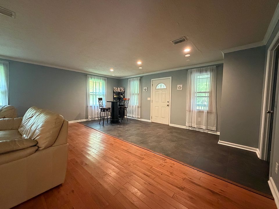 1st image of 2632 Buckingham Rd
