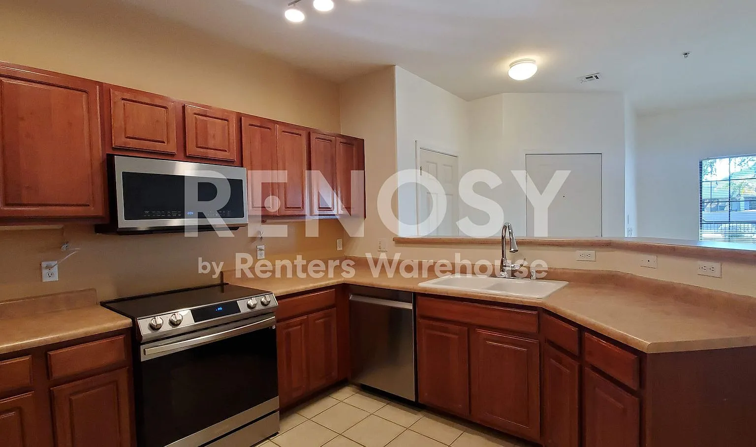 Your Fabulous New Home in North Central Phoenix! 3b 2.5ba — Photo 4