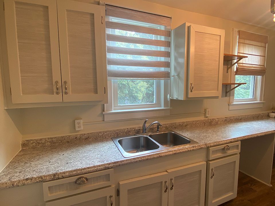 Kitchen Area Fridge & Stove/Oven Only (No Dishwasher or Microwave)
Tile Floor throughout Kitchen