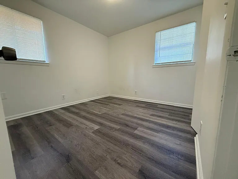 426 Brookview Dr — Photo 8