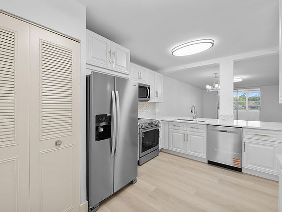 4th image of 370 NW 76TH Avenue #204