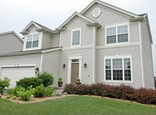 4930 Highwood Ln, Lake In The Hills, IL 60156