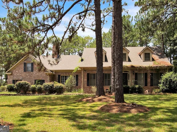 300 Pinewood Dr, Statesboro, GA 30458