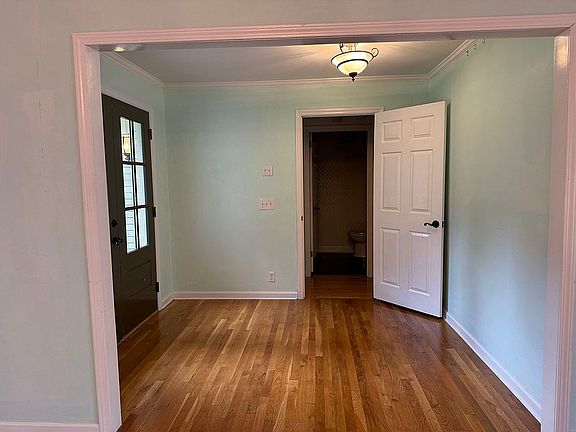 3rd image of 702 Wilson Park