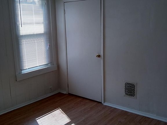 4th image of 6443 Glenmore Ave