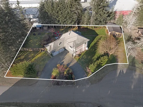 1669 Essex Pl, Comox Valley, BC V9M 4C6