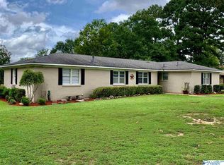 110 Sherwood Dr, Rainbow City, AL 35906