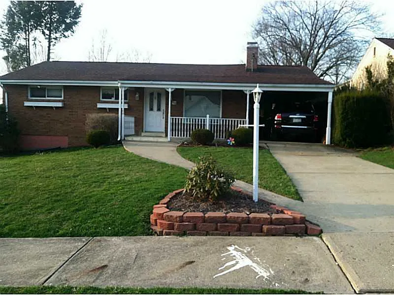 589 Sterling Dr photo 1