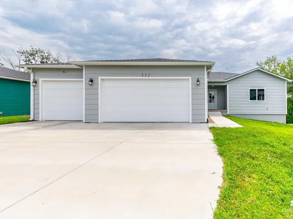 312 Snyder Dr, Saint George, KS 66535