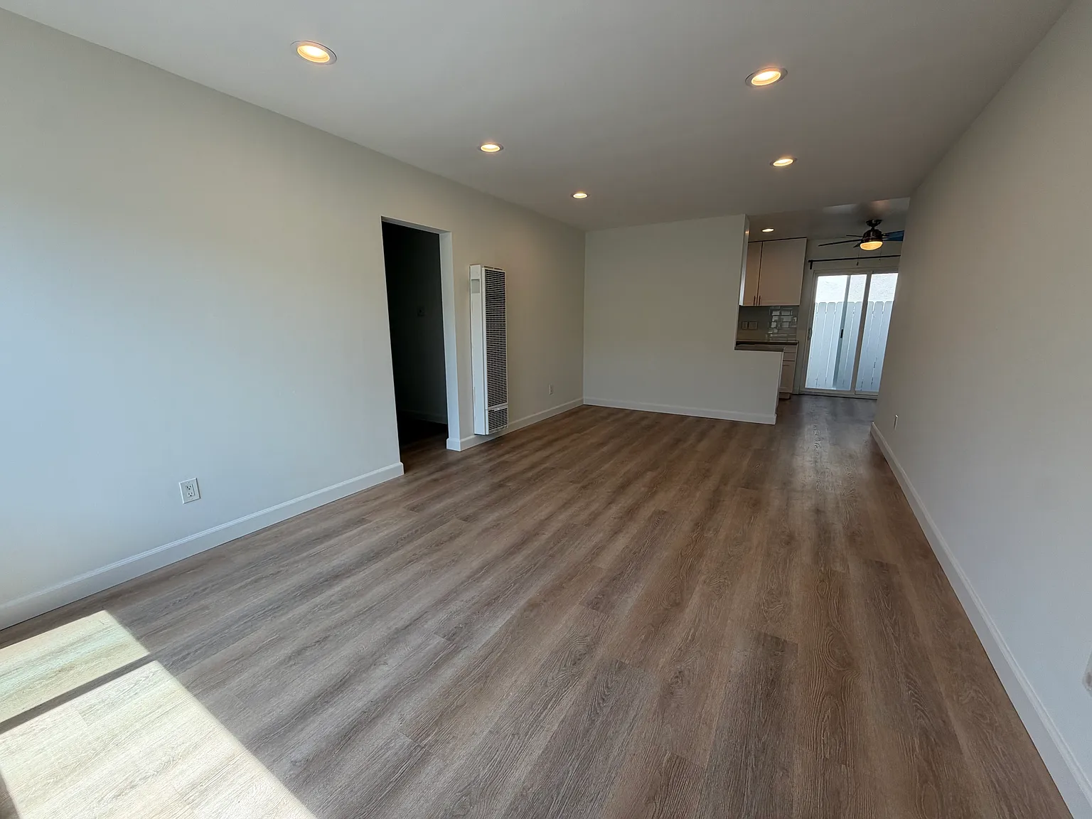 3 bed, 1200 sqft, $4,295 — Photo 3