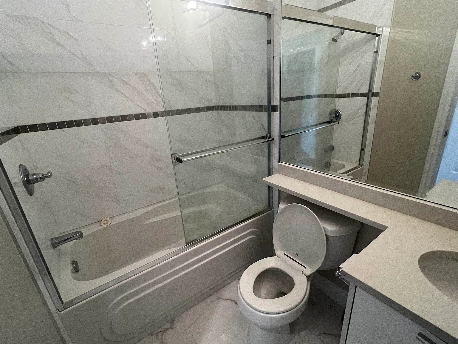 3 bed, 904 sqft, $2,900 — Photo 3