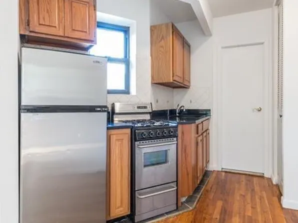 219 East 77th Street image 3 of 5