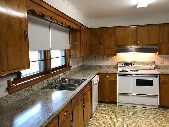 3rd image of 227 Lakeside Dr