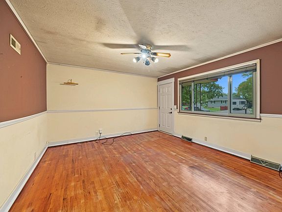2nd image of 2424 Drake Pl