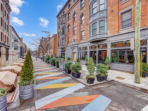 3rd image of 1501 Vine St #201