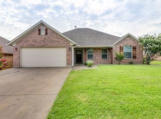 1011 Shelly Dr, Cleburne, TX 76031