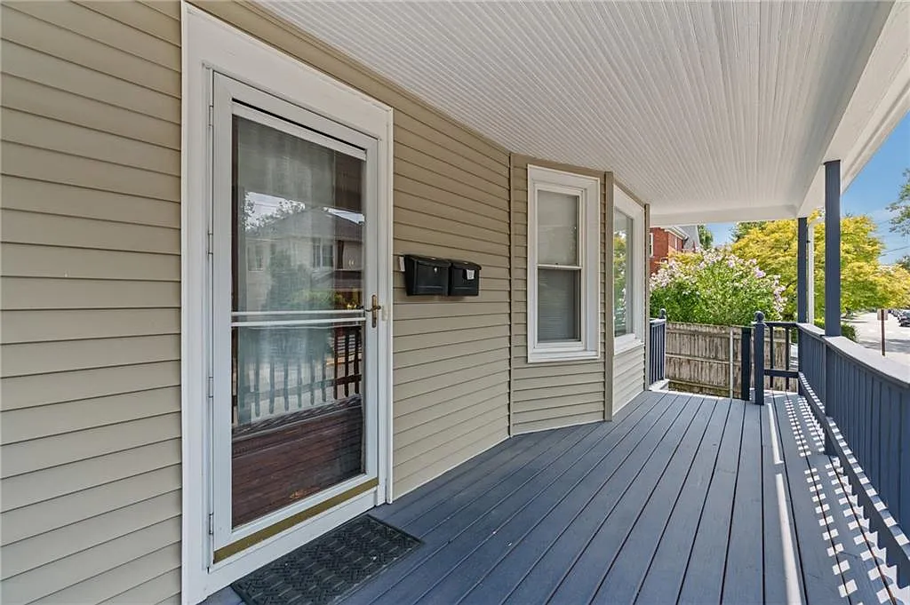 3 bed, 1225 sqft, $3,000 — Photo 4