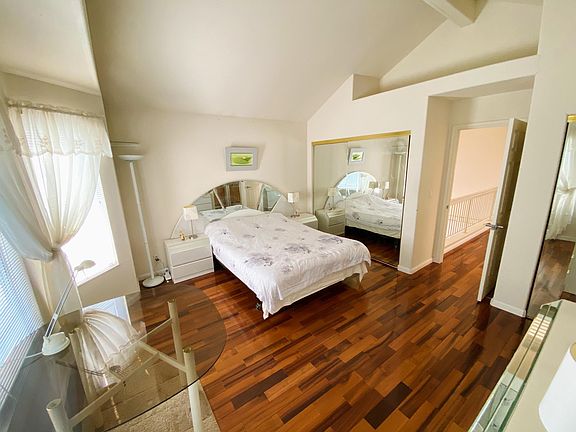 Master bedroom (2nd floor)